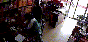 kaiyun官方下载广东一男子买烟时发现只有一小女孩顿生邪念现场画面曝光